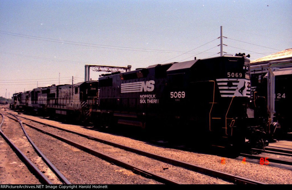 NS 5069 and others at the fuel rack